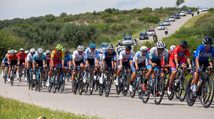 La adrenalina del ciclismo llega a La Toma