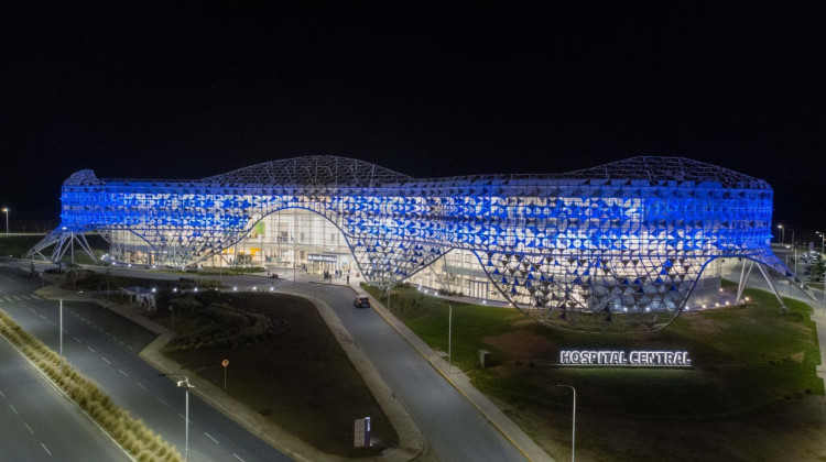 El Hospital Central “Dr. Ramón Carrillo” se vistió de azul por el Día del Síndrome de Angelman