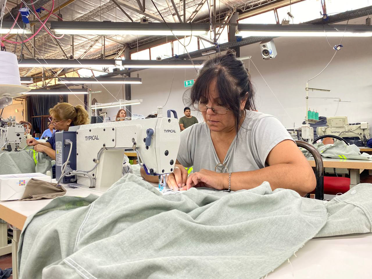 Inserción Laboral: 20 beneficiarios se incorporaron a la textil Guayabera
