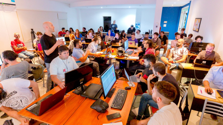 A sala llena, comenzó el workshop de Diseño de Sonido en la ULP