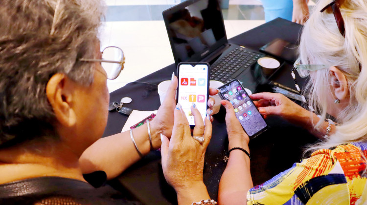 Abuelos 4.0: la ULP enseña a los adultos mayores habilidades digitales