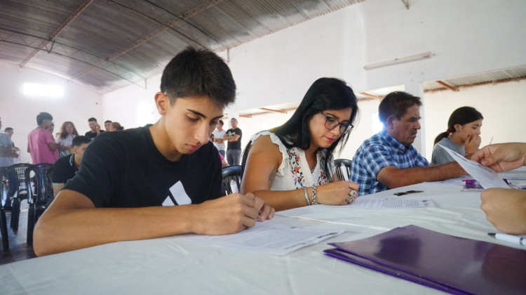 Más chicos y chicas firmaron sus convenios del Programa Empezar