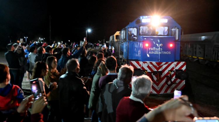 Con mucha emoción, el tren de pasajeros regresó a Beazley