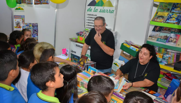 Con gran concurrencia, comenzó la Feria Provincial del Libro en el Cine Teatro San Luis