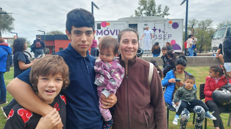 Oriana y Brenda, vecinas del barrio Estación que acudieron a los operativos de “Salud a Pleno”