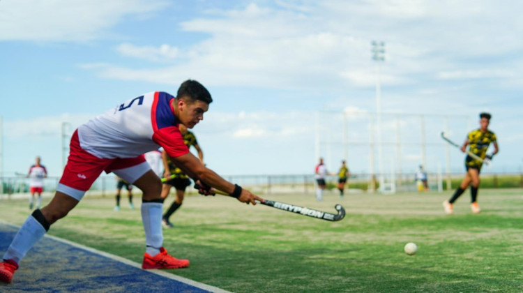 Los clubes de hockey de Villa Mercedes entrenan en La Pedrera