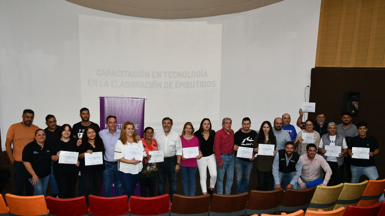 Entregaron certificados de capacitación para la elaboración de embutidos