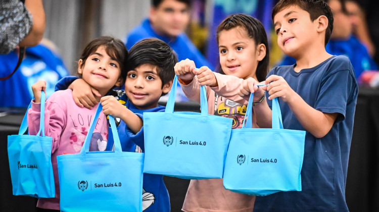 Comenzó la entrega de tablets para alumnos del primario