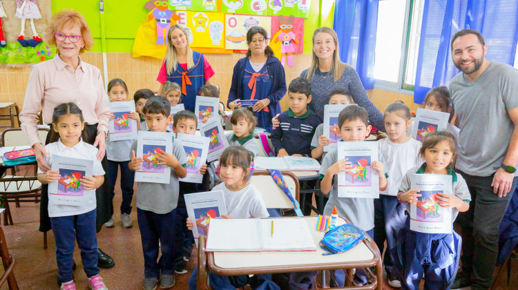 Comenzó la entrega de cuadernillos de trazado del  Plan de lectoescritura “Leamos”