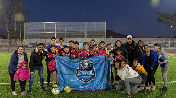 Más de 200 niños se divirtieron en el inicio del Mundialito de Fútbol Barrial