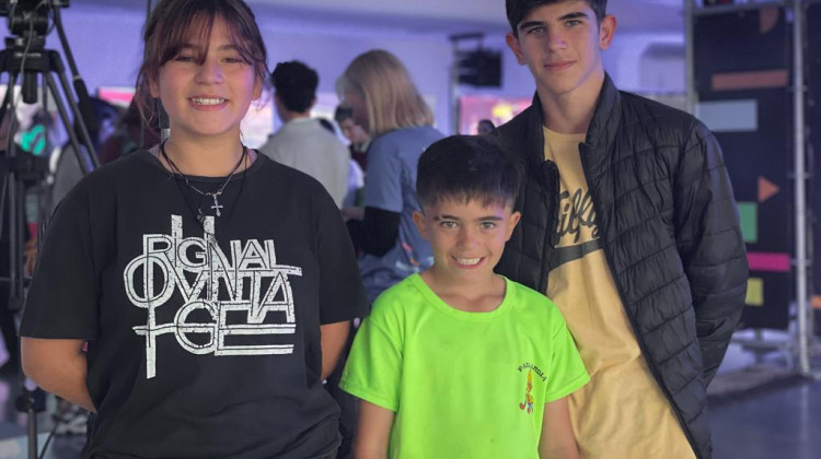 Los chicos se entretienen con los juegos interactivos propuestos por la ULP