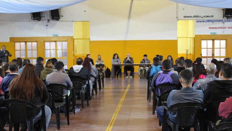 Cuatro escuelas autogestionadas comenzaron con la modalidad de adultos