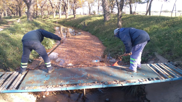 San Luis Agua realiza el mantenimiento de los canales de Villa Mercedes