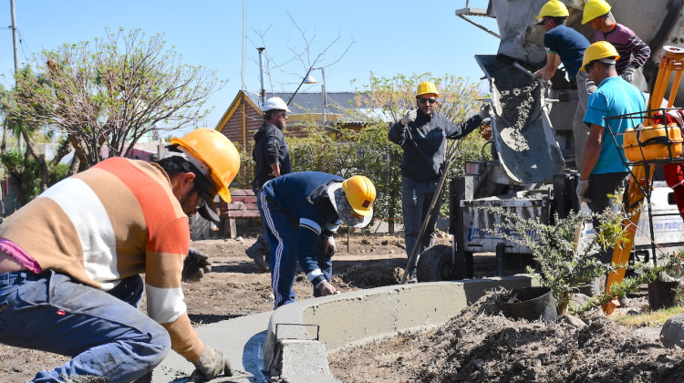 El Gobierno pavimentará calles de Potrero de los Funes, Quines, Candelaria y Juana Koslay