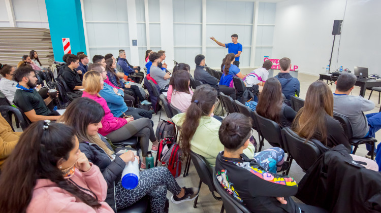 Capacitación en vóley: Pablo Guzmán expuso en la ULP