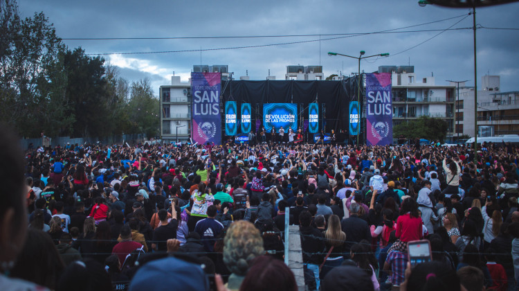 Una multitud disfrutó de la “Revolución de las Promos”