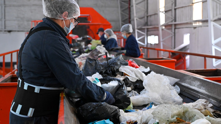 En la planta recicladora de Donovan recuperan más de 120 toneladas de residuos por mes