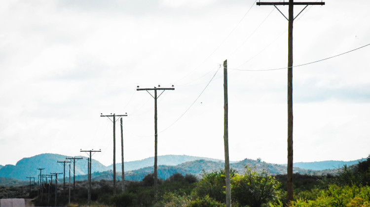 La energía eléctrica atraviesa la Quebrada de San Vicente: una obra que beneficiará a los habitantes