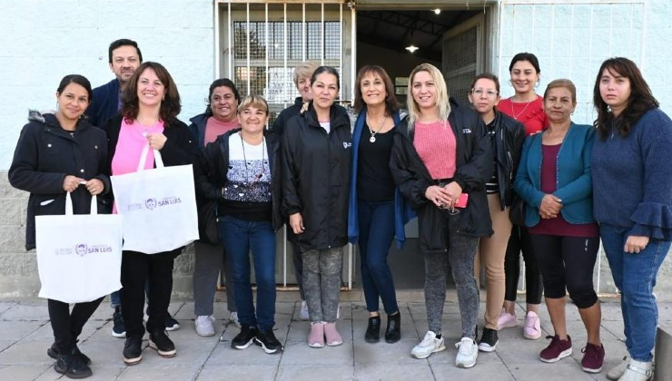 La murga de “Los Molles – El Suyuque” recibió elementos para mejorar la calidad de sus espectáculos