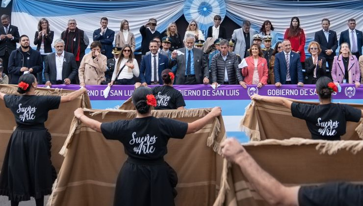 “Sueños del Arte” y las agrupaciones gauchas brillaron en la avenida Lafinur