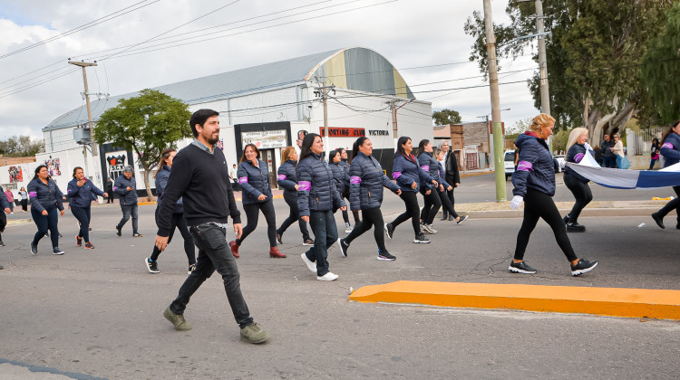 A 20 años de su creación, Inclusión Social participó en el desfile del 25 de Mayo