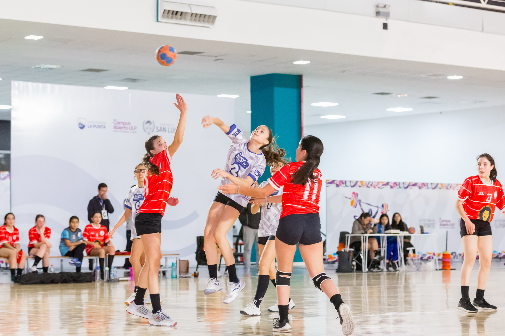 Handball: Campus y Huracán jugaron partidazos