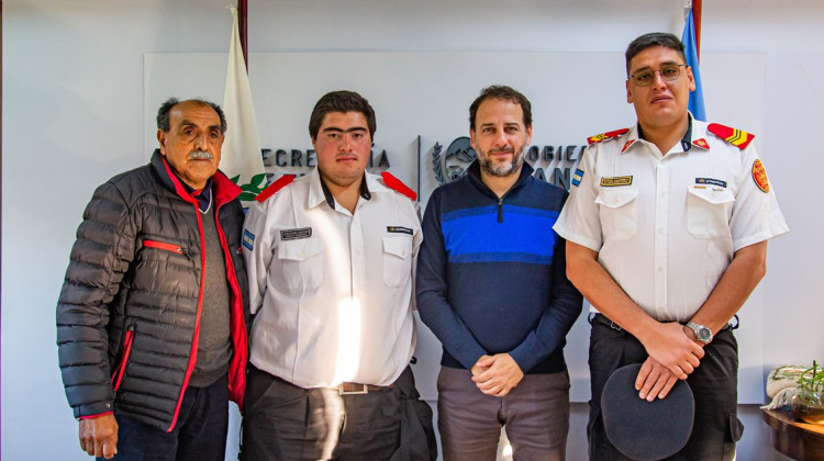 Entregaron equipamiento al cuartel de bomberos de La Carolina