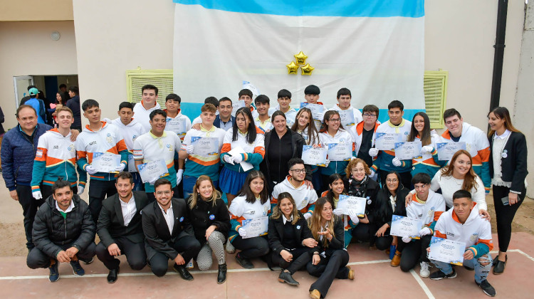 Estudiantes de la EPD “Albert Einstein” reafirmaron la Promesa a la Bandera Nacional