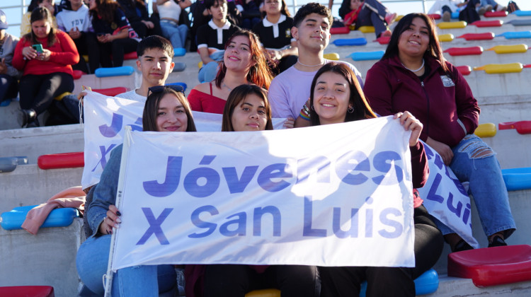 Más de 40 jóvenes recibieron sus becas “Joven Talento Deportivo”