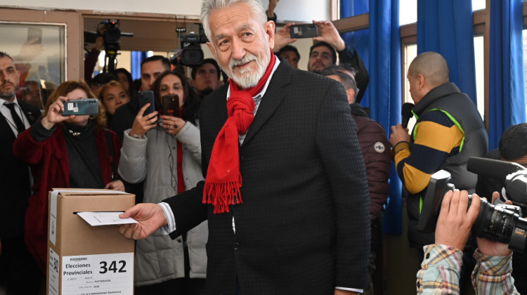 El gobernador ya emitió su voto