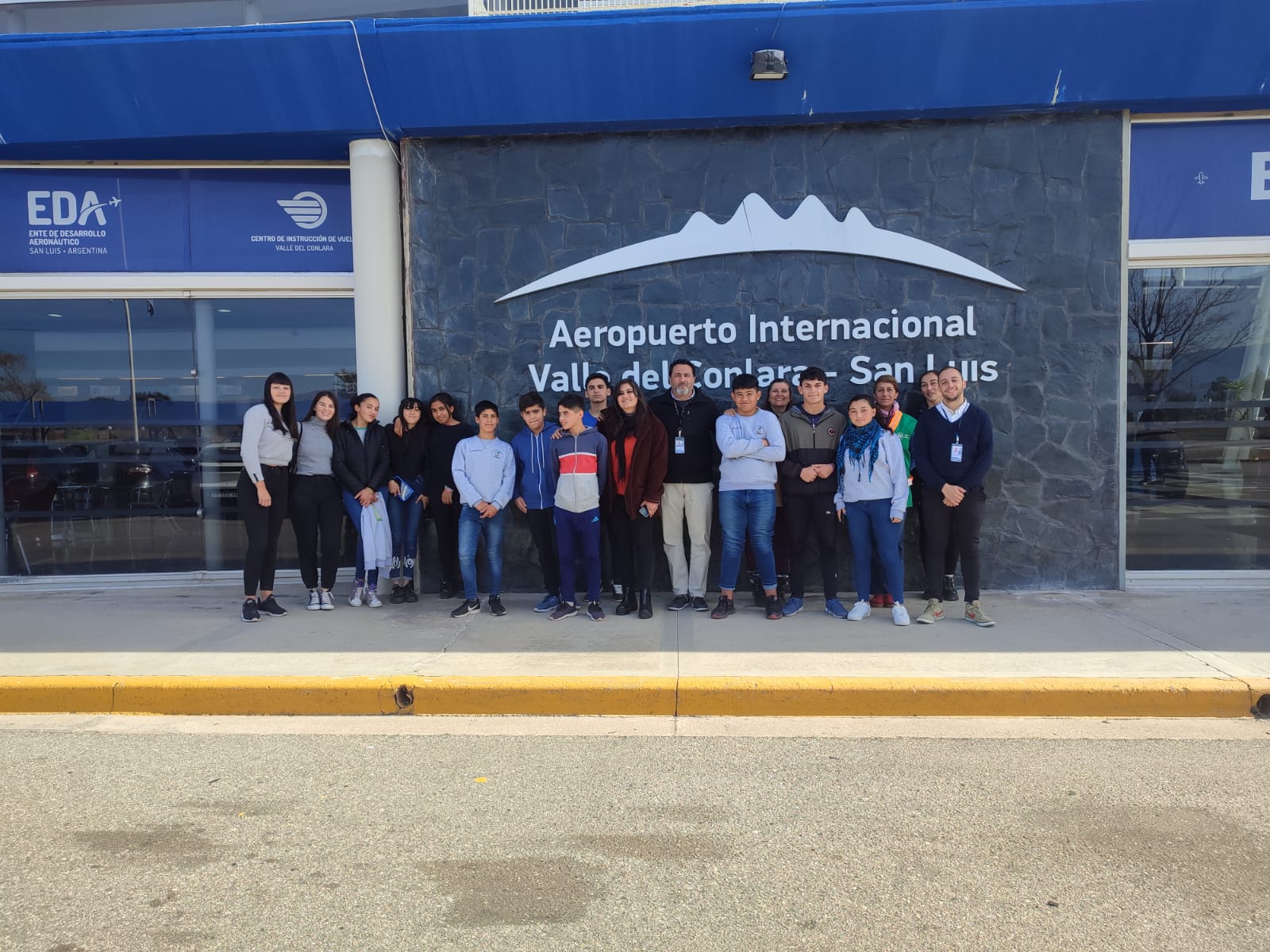 Cuatro escuelas rurales de San Luis disfrutaron de una jornada de alto vuelo en el Aeropuerto Internacional Valle del Conlara 