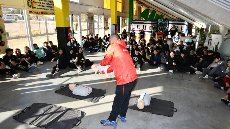 San Luis Agua realizó una charla sobre primeros auxilios y RCP en la escuela generativa GEPU