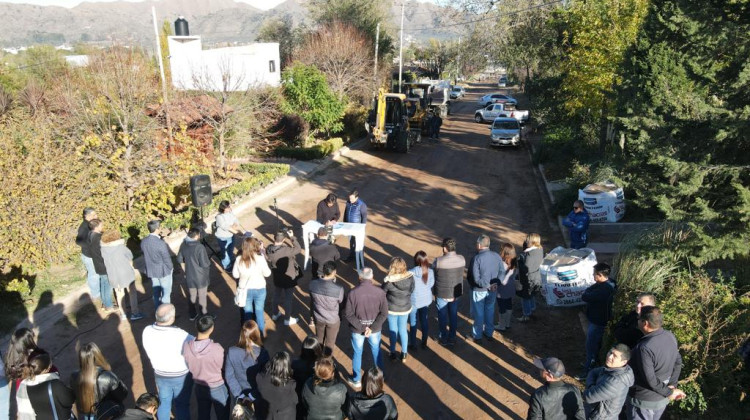 Comenzó la pavimentación de calles de la ciudad de Juana Koslay