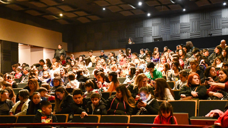 Los niños de San Francisco disfrutaron de una maravillosa tarde de circo con la obra “Flor de gauchada”