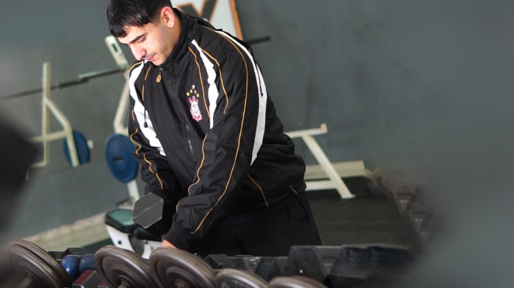 Programa Empezar: tres jóvenes se capacitan en un gimnasio