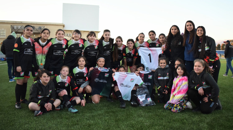 El fútbol femenino copó la Villa Deportiva