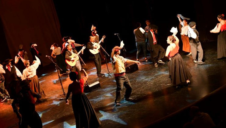 Homenajes, tonadas y emociones compartidas en la vigilia por el Día de San Luis