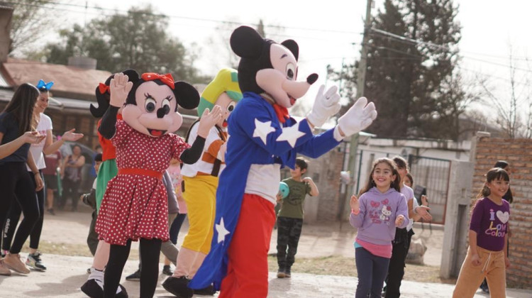 Pequeño Pez llega al Molino Fénix para festejar el mes de las Infancias