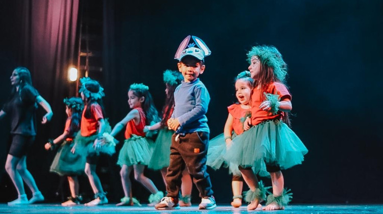 Molino Fénix: “Báilame Team” se lució en el teatro