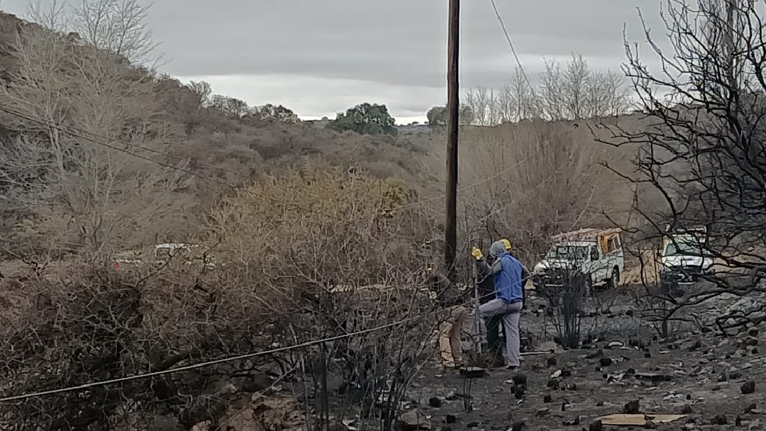 Alrededor de 2000 metros de fibra dañada por los incendios en El Trapiche