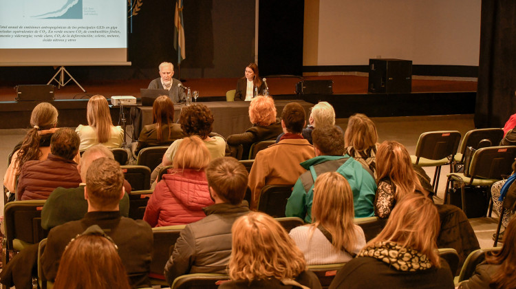 Brindaron una charla sobre posibles alternativas para luchar contra la crisis climática