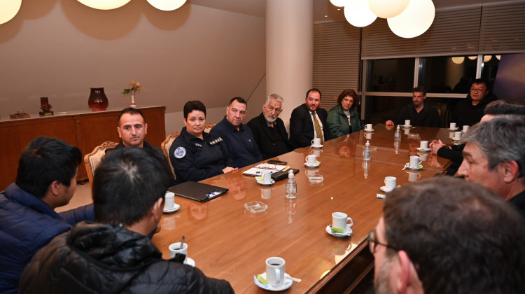 El gobernador se reunió con supermercadistas: refuerzan la seguridad en los comercios