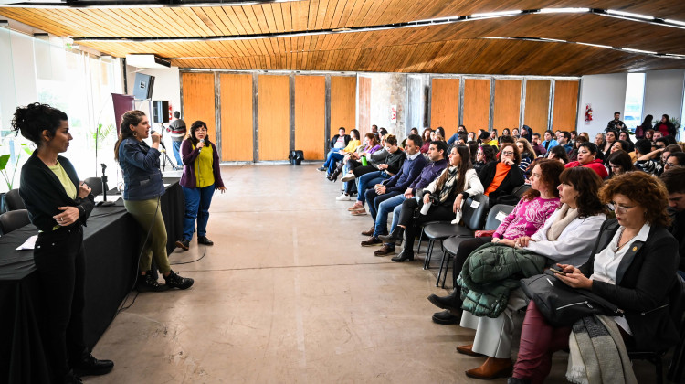 Jornada de capacitación: referentes nacionales y provinciales expusieron sobre violencias con motivo de género