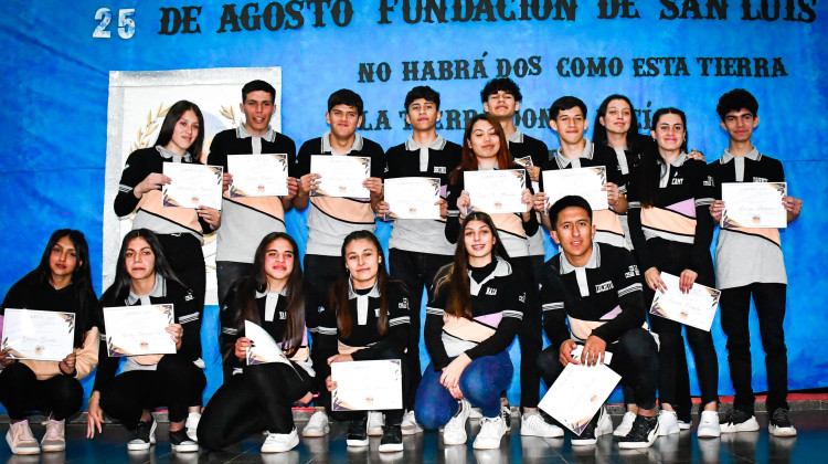 Estudiantes del Centro Educativo N°18 “César Rosales” prometieron lealtad a la bandera de San Luis