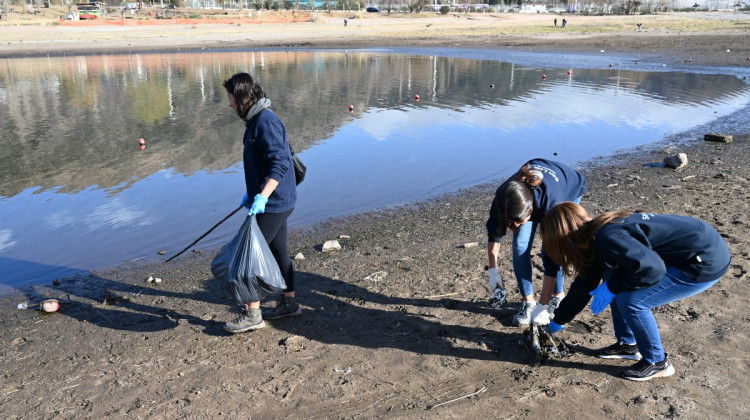 Plan Integral de Mantenimiento de peridiques: limpieza en el dique Potrero de los Funes