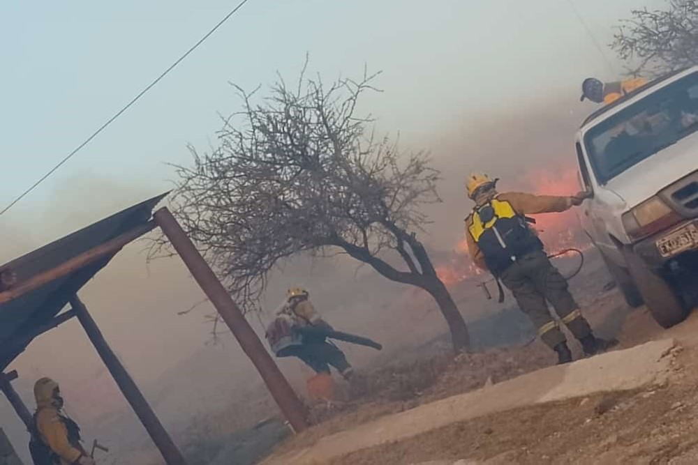 Continúan con los trabajos para controlar el incendio en la zona de Río Grande