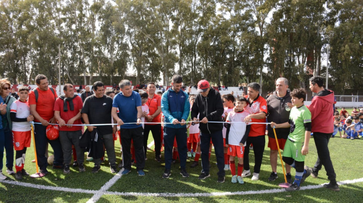 Con una gran fiesta, Huracán inauguró su cancha de césped sintético