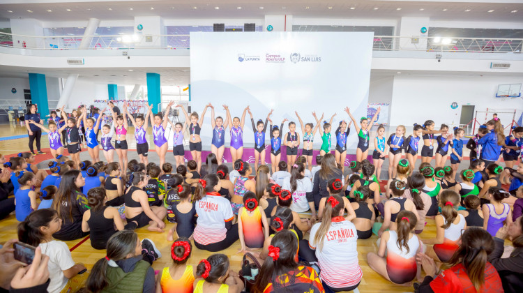 Más de 120 pequeñas gimnastas brillaron en la ULP