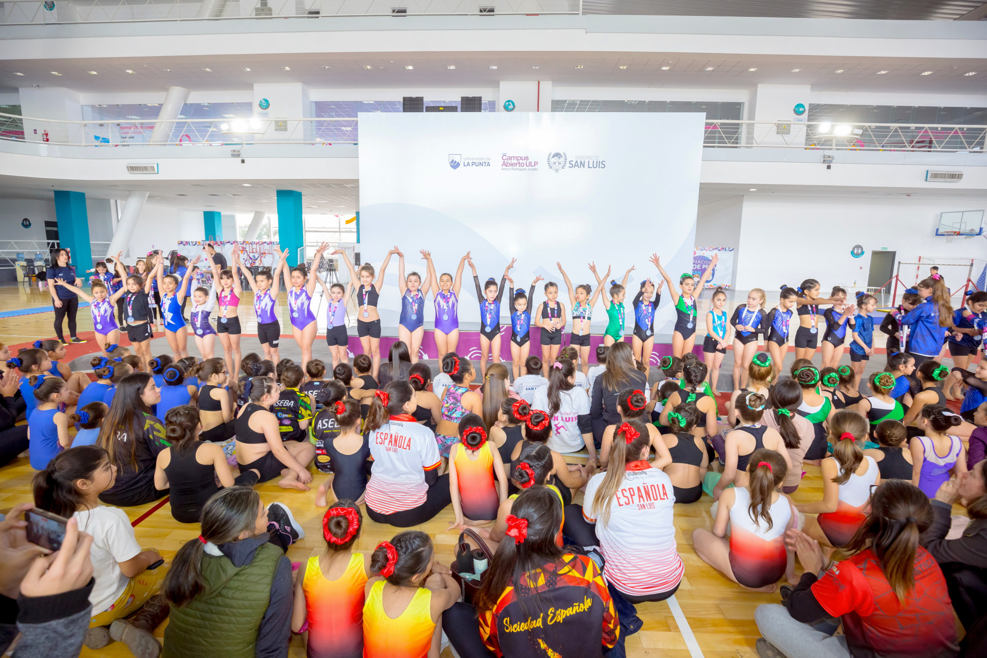 Más de 120 pequeñas gimnastas brillaron en la ULP
