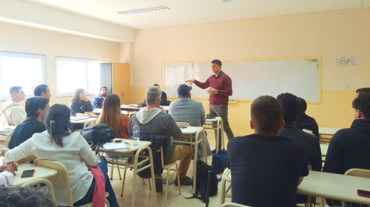 Nueva Jornada de Capacitación Aeronáutica en el Centro de Instrucción de Vuelo 